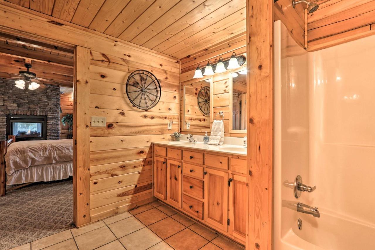 Pigeon Forge Cabin With Games, 1 Mi To Parkway! Ngoại thất bức ảnh